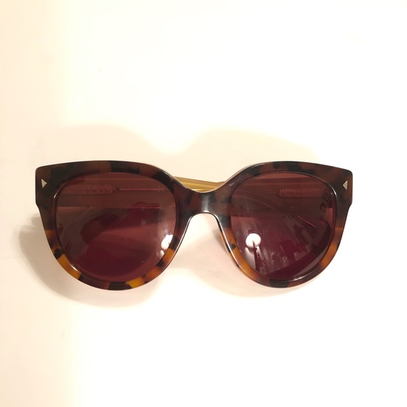 PRADA Brown Tortoise Sunglasses - Picture 2 of 8